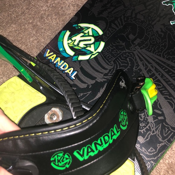 K2 Vandal Snowboard + matching K2 Vandal Bindings - Picture 4 of 7